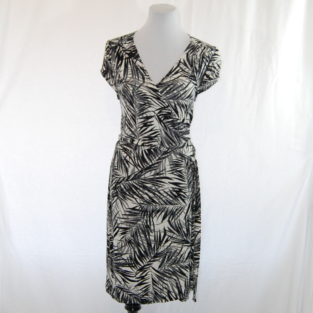 Short Sleeve B&W Palm Wrap Dress